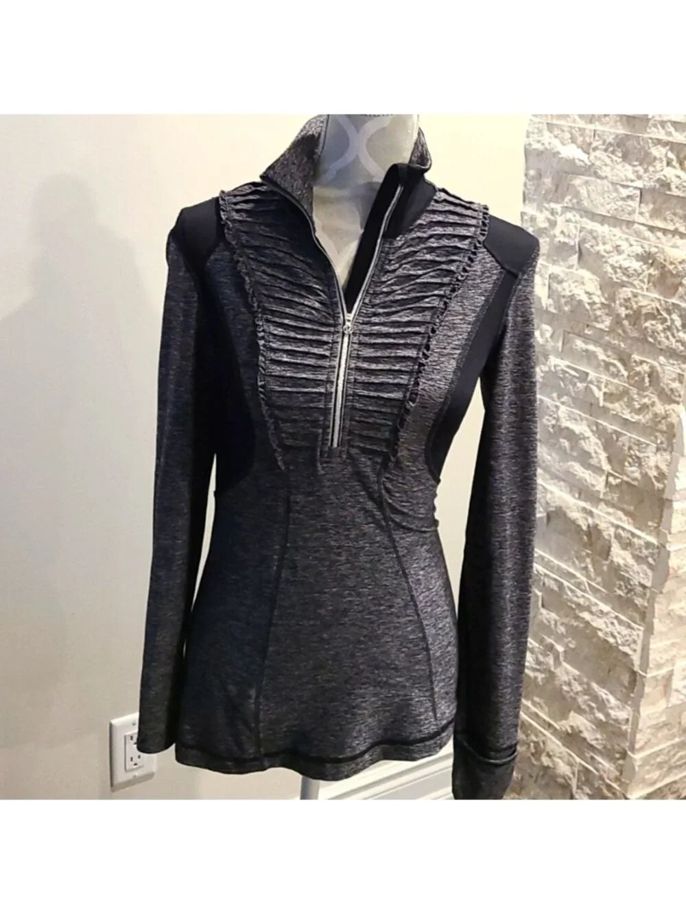 Lululemon Run: Your Heart Out Pullover